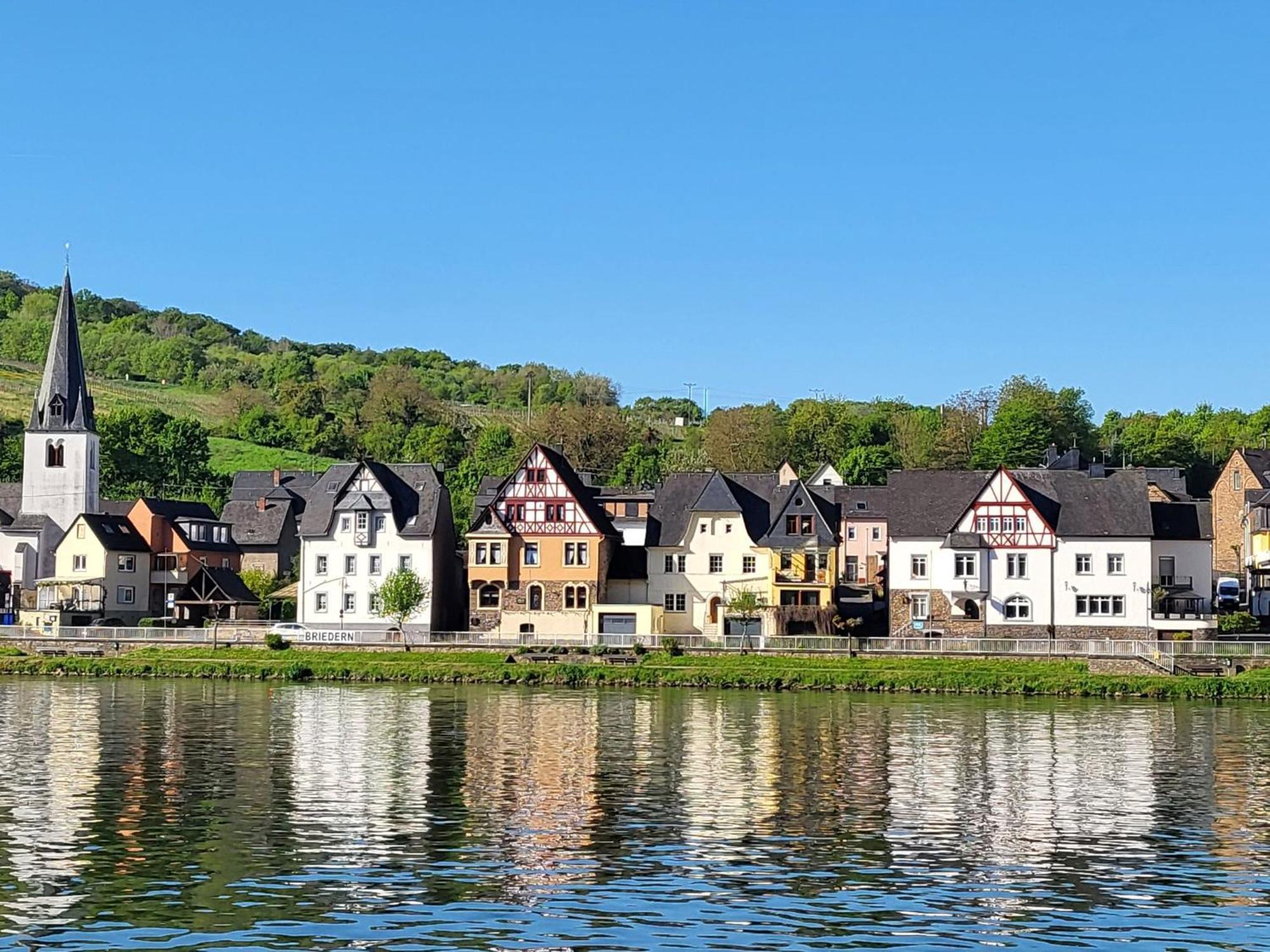 Mosel-Landhaus Am Moselufer B&B Briedern Екстер'єр фото